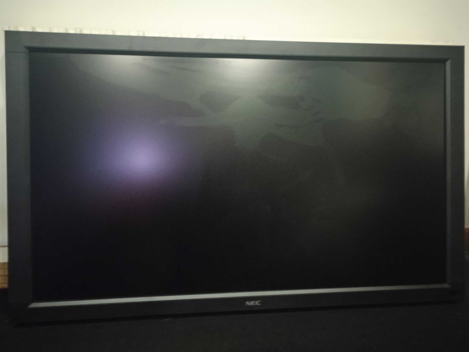 NEC 42' Public Display MultiSync LCD partido