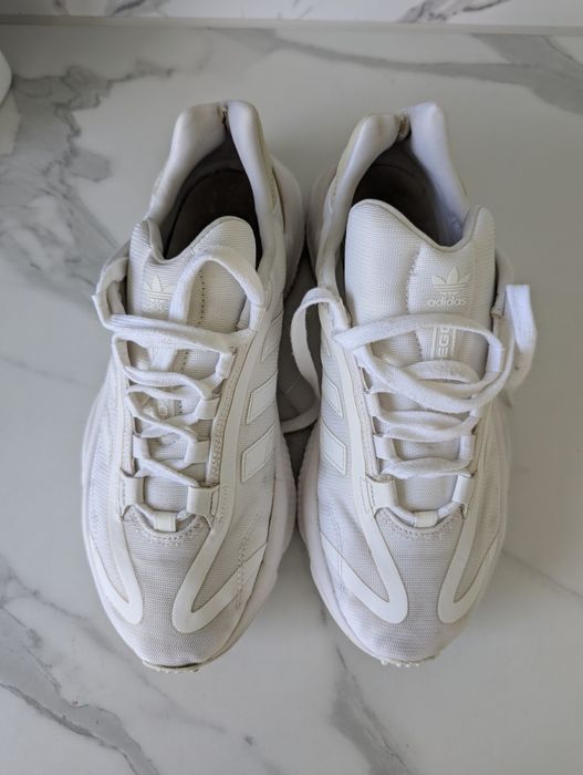 Оригінальні брендові кросівки Adidas в хорошому стані..