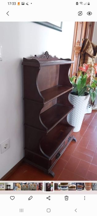 Estante de madeira