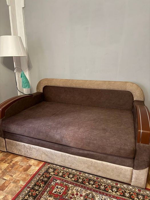 Продам диван в хорошем состоянии.