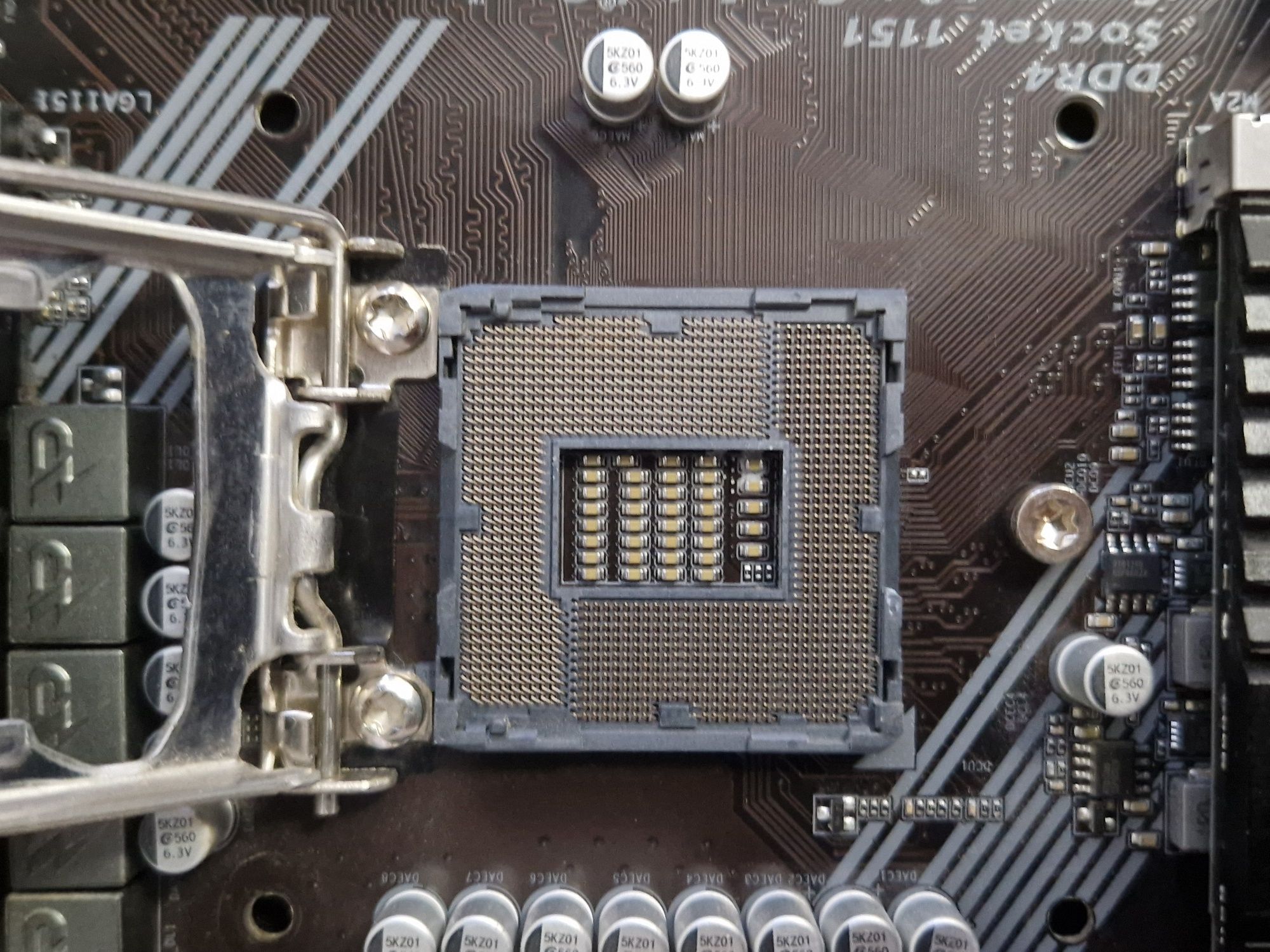 Płyta główna GIGABYTE Z390 GAMING X,intel core i5 9400F chłodzenie CPU