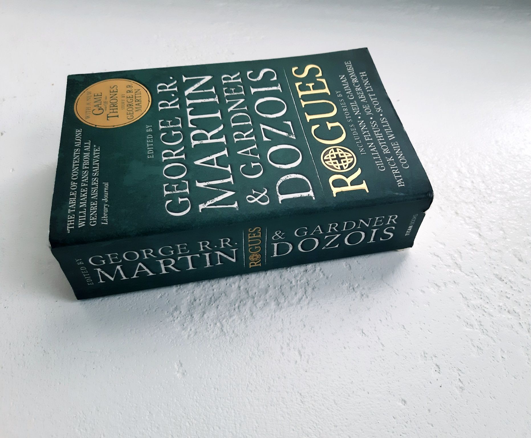 Rogues Martin George R. R. Gaiman Neil Dozois Gardner