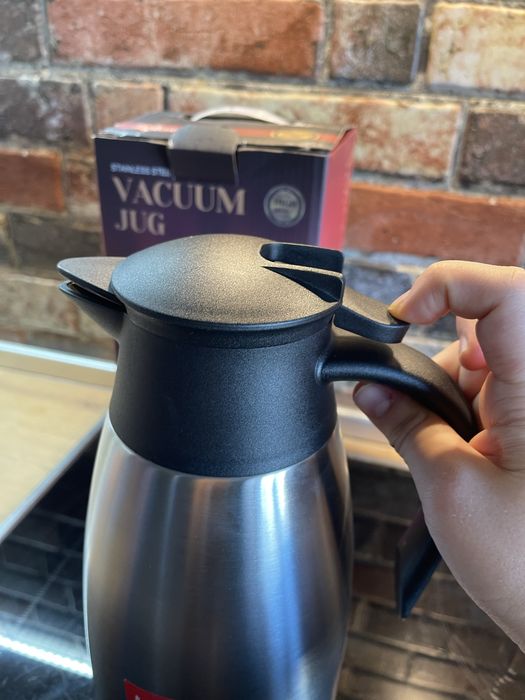 Чайник термос новий на 2 л.