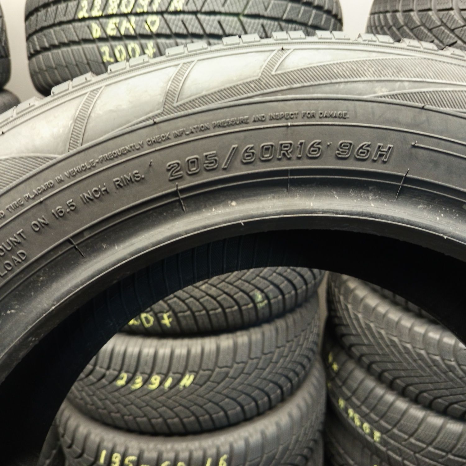 205/60R16 Falken EuroWinter Hs01