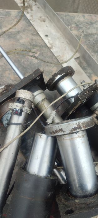 Пневмоцылиндрвы Италия с вакумной присоской