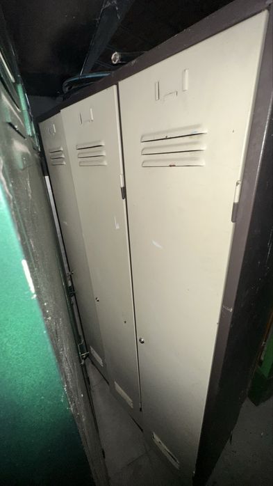 cacifo/ vestuário com 3 compartimemtos verticais usado