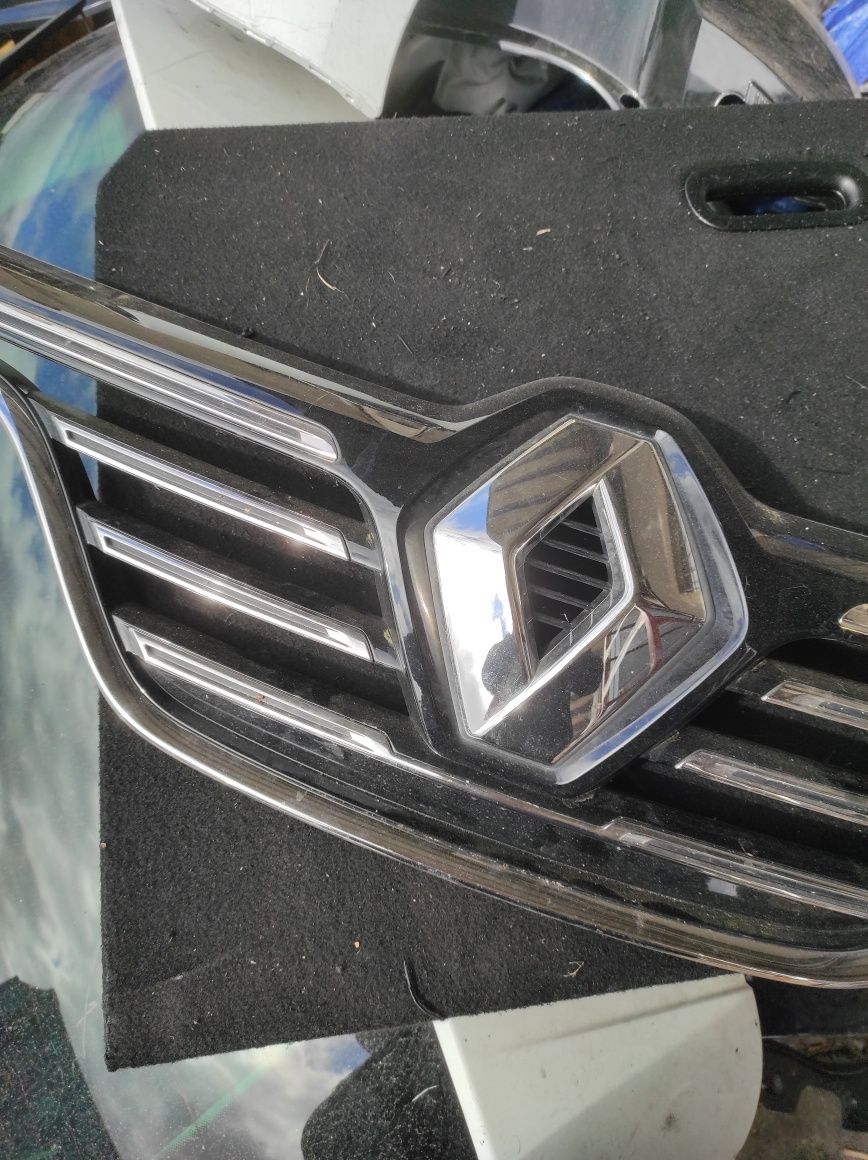 Sprzedam do reanult Megane IV grill stan jak na zdjęciu