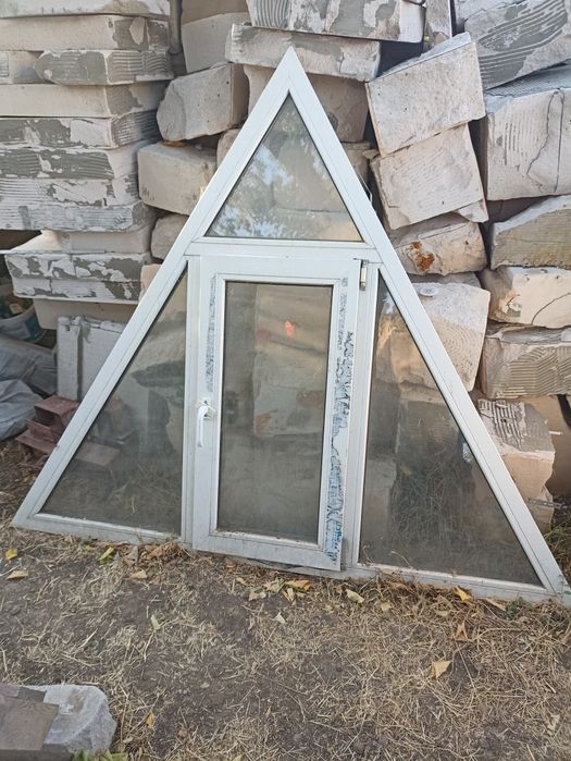 Окно треугольной формы