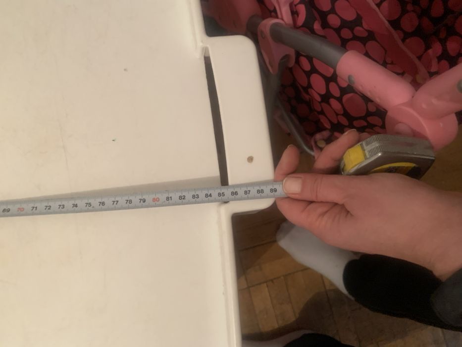 Дитячий столик та стільчики . Зростаюча парта .