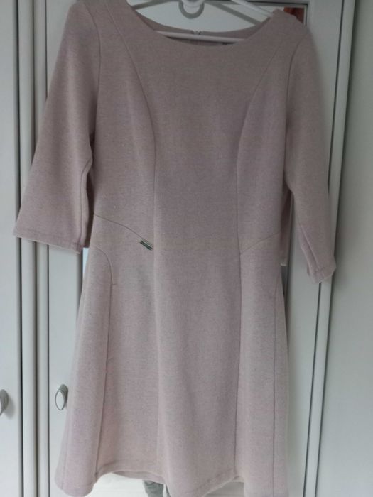 Beżowa elegancka sukienka ze srebrną nitką rozmiar 38