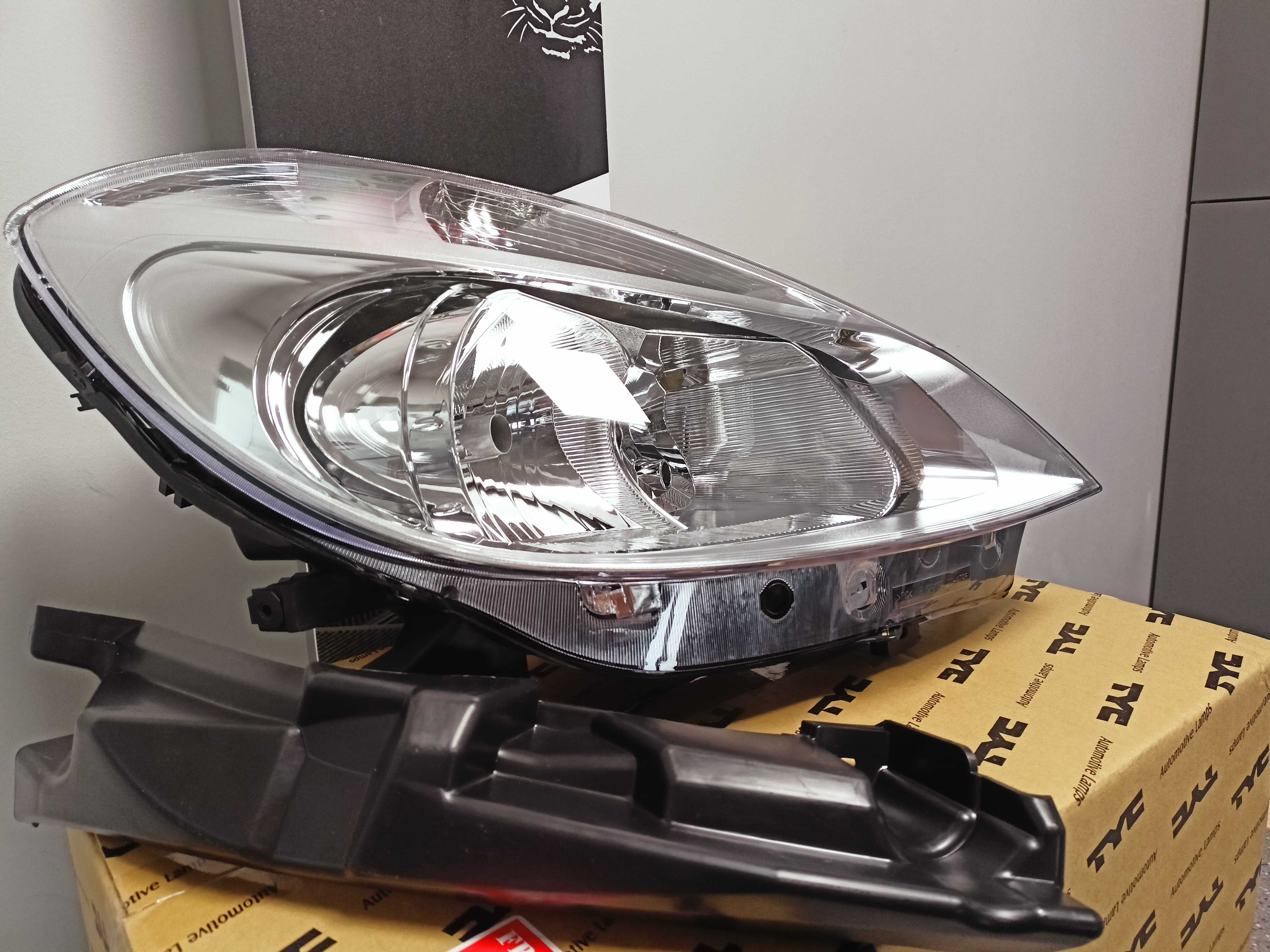 Renault Clio III 05- Reflektor/Lampa przód prawy /H7+H7
