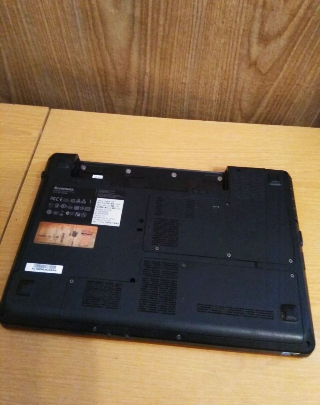 рабочий ноутбук Lenovo Y450.
