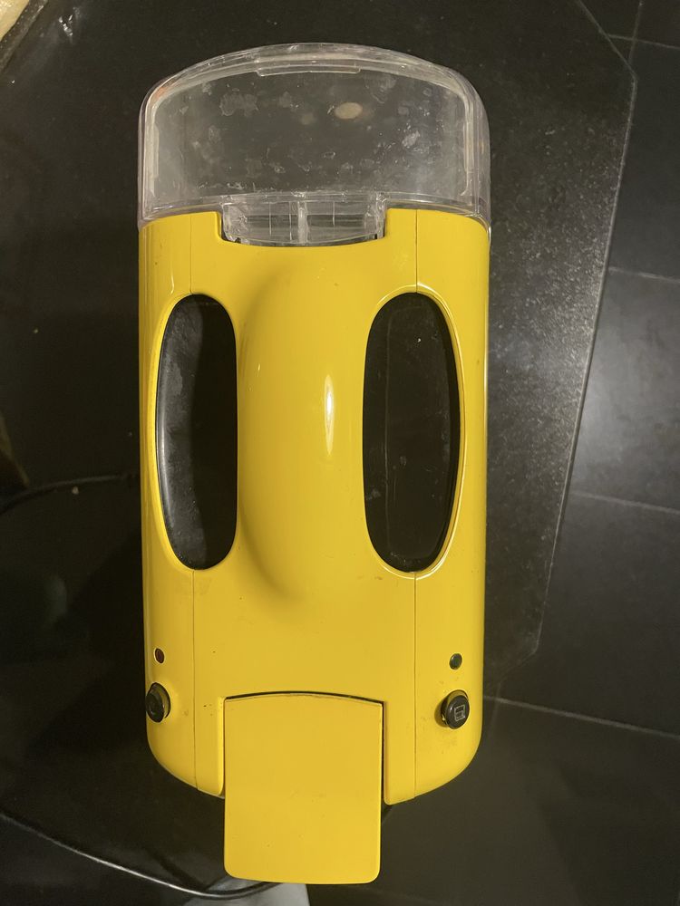 Máquina de Café Delta Q Amarela