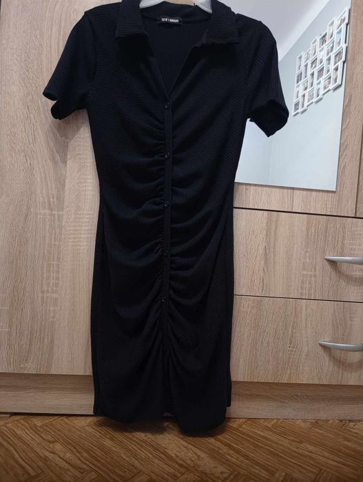 Czarna marszczona sukienka z kołnierzykiem QED London rozmiar XS 34