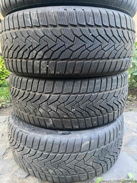 235/45/18 Uniroyal WinterExpert шини
