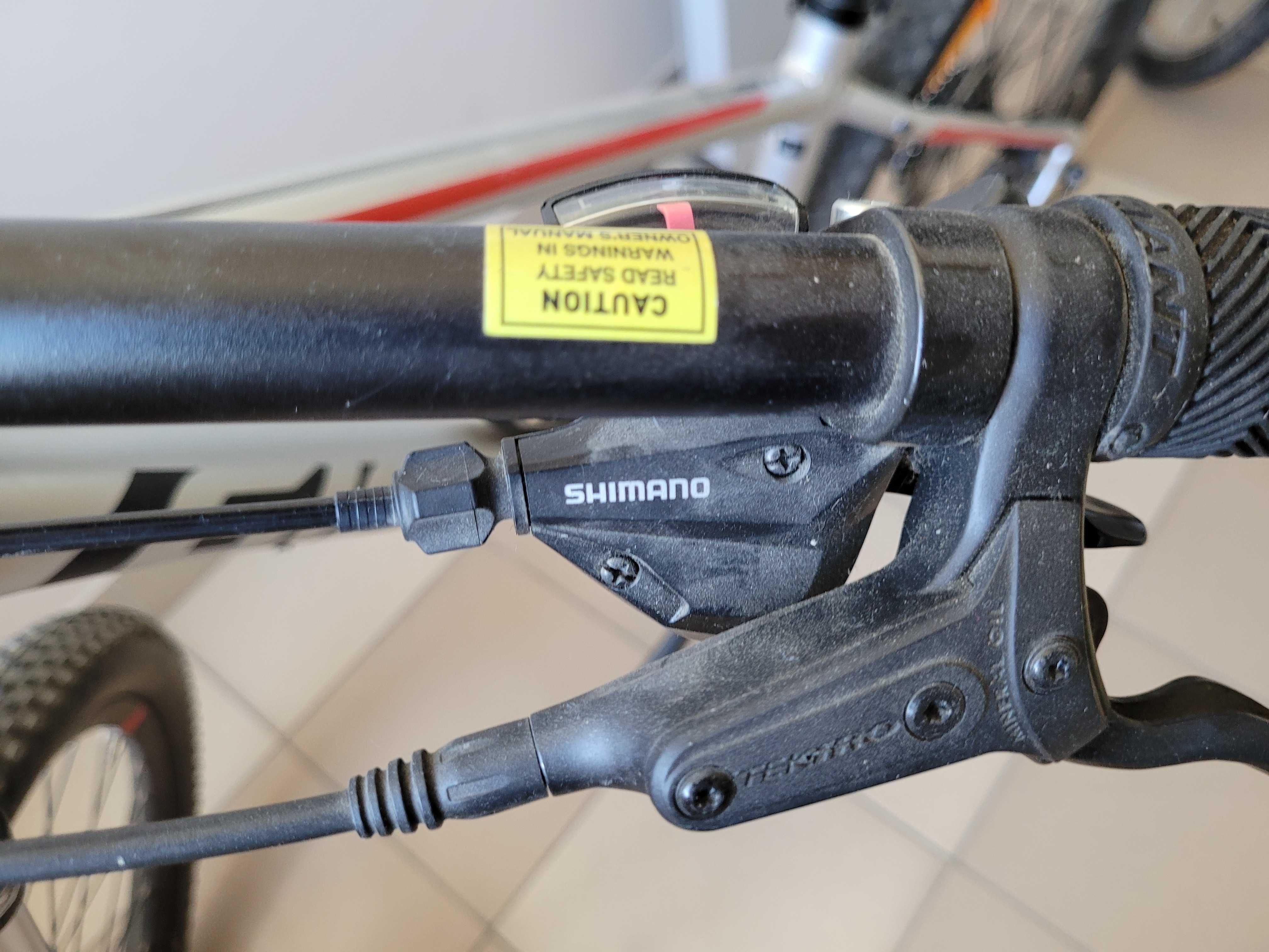 MTB Giant Talon 3 2018, koła 27.5 cala, srebrny z czerwonymi akcentami