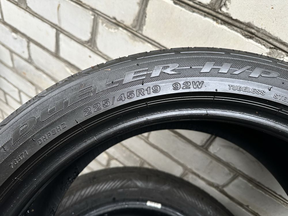 Пара шин 225/45/19 92W Bridgestone