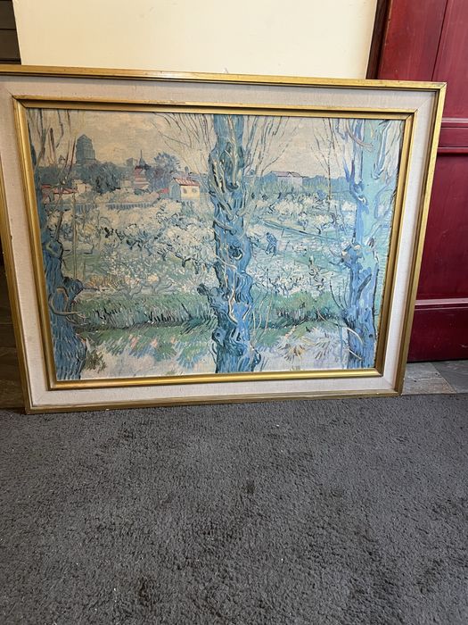 Obraz w ramie – pejzaż z drzewami i zabudowaniami