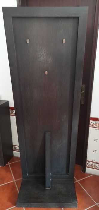 Espelho de chão em madeira