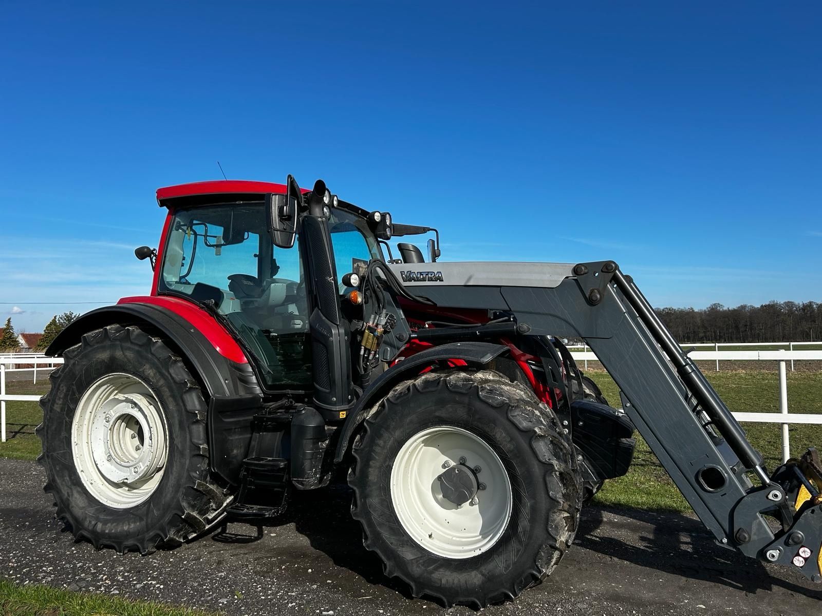 Valtra N 154  new holland fendt