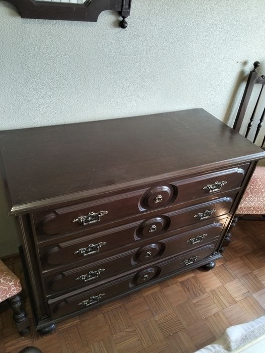 Quarto antigo completo