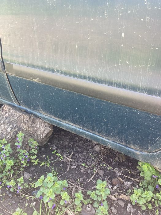 Двері вольво в40