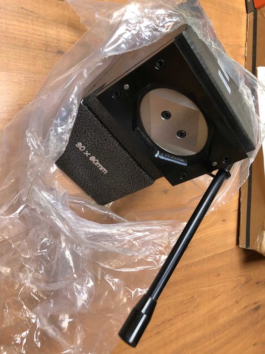 Máquina para montar abre garrafas 60 x 90 mm NOVA