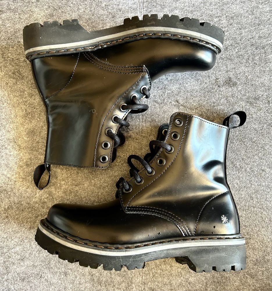 Botas de Pele Pretas (portes incluídos)