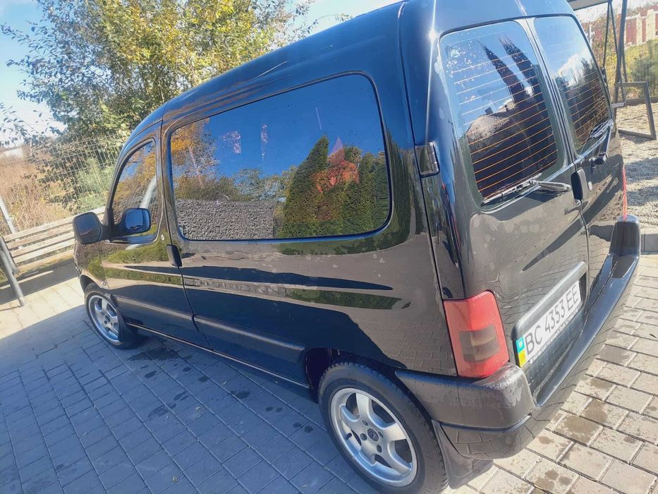 Авто Пежо Рартнер