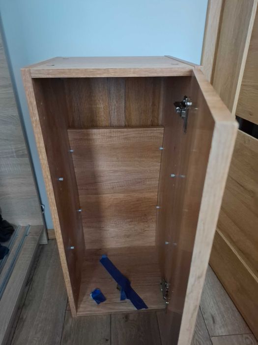 Szafka łazienkowa słupek wiszący