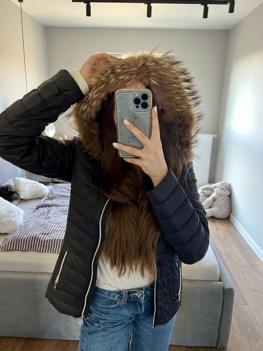 Czarna kurtka puchowa z odpinanym kapturem