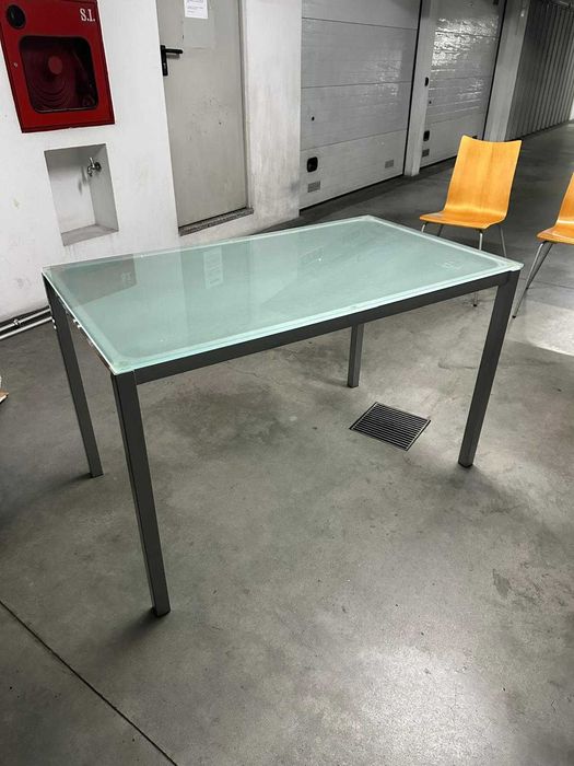 Mesa de cozinha com cadeiras