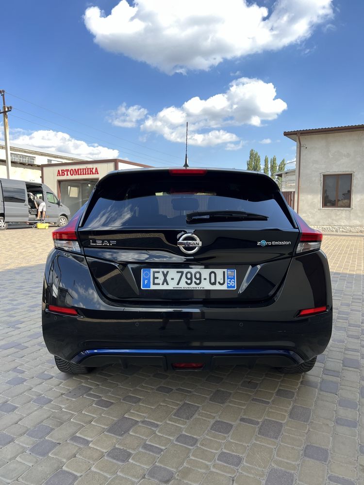 Продаю Nissan Leaf 2018 на максимальні комплектації