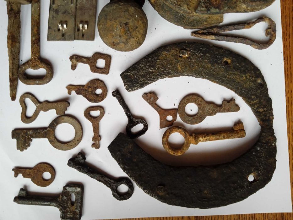 Ядро подкова замки ключи старинные