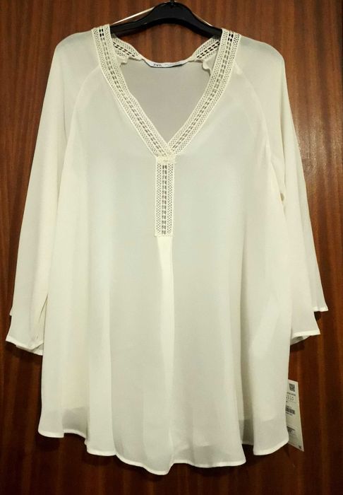 Blusa branca com decote em renda da Zara T: S Nova c/etiqueta