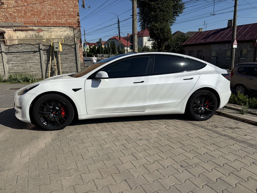 Tasla model 3 2020 performance