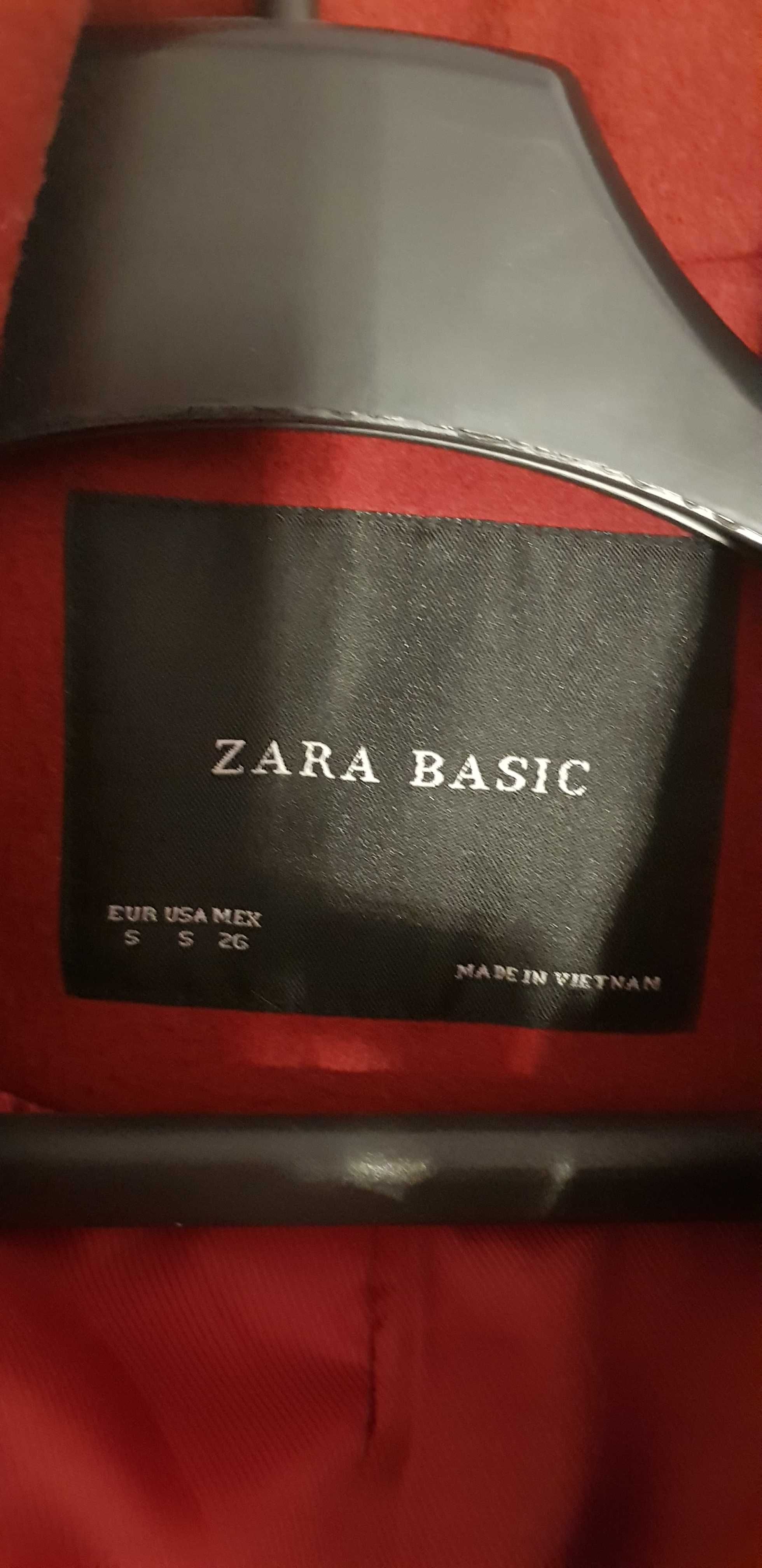 Zara wełniany płaszcz.