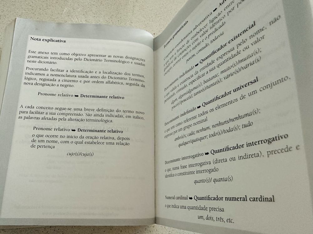 Dicionário da Língua Portuguesa Porto Editora “superleve”