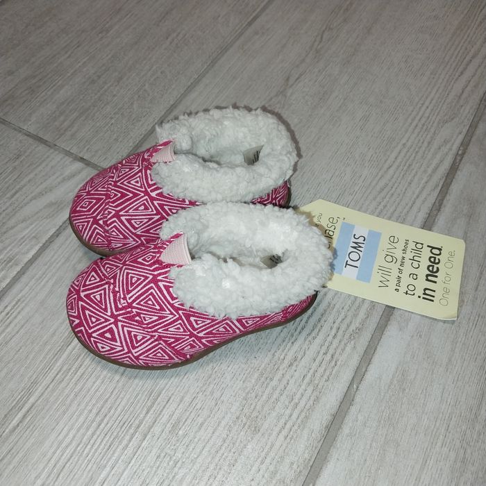 Теплі тапочки для дівчинки TOMS 10см