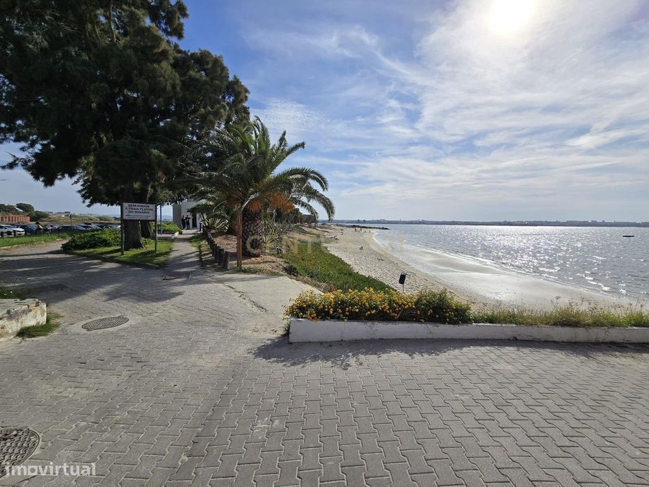 Terreno Misto na Estrada do Esteiro Furado no Chão Duro, junto à Praia