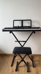 Yamaha PSR-F52 + stelaż + siedzenie – stan jak nowy!