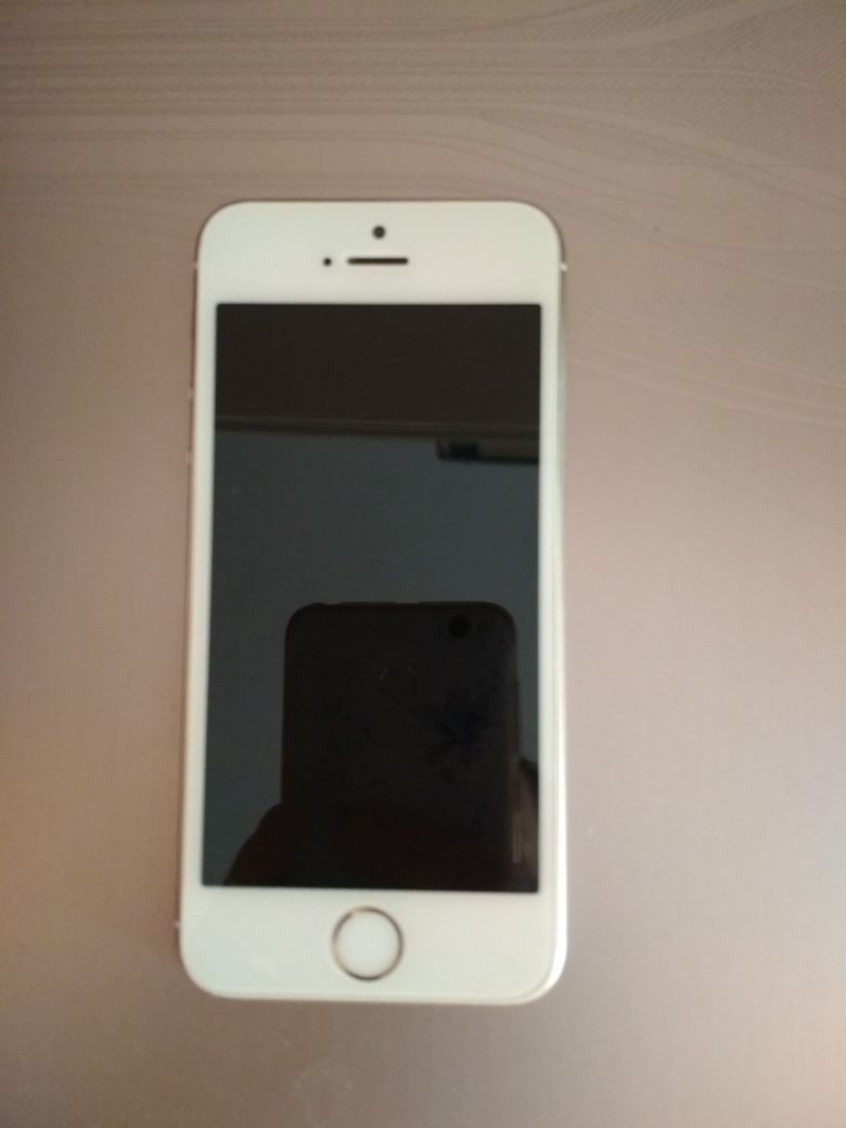 Айфон iPhone 5S без зарядки и наушников