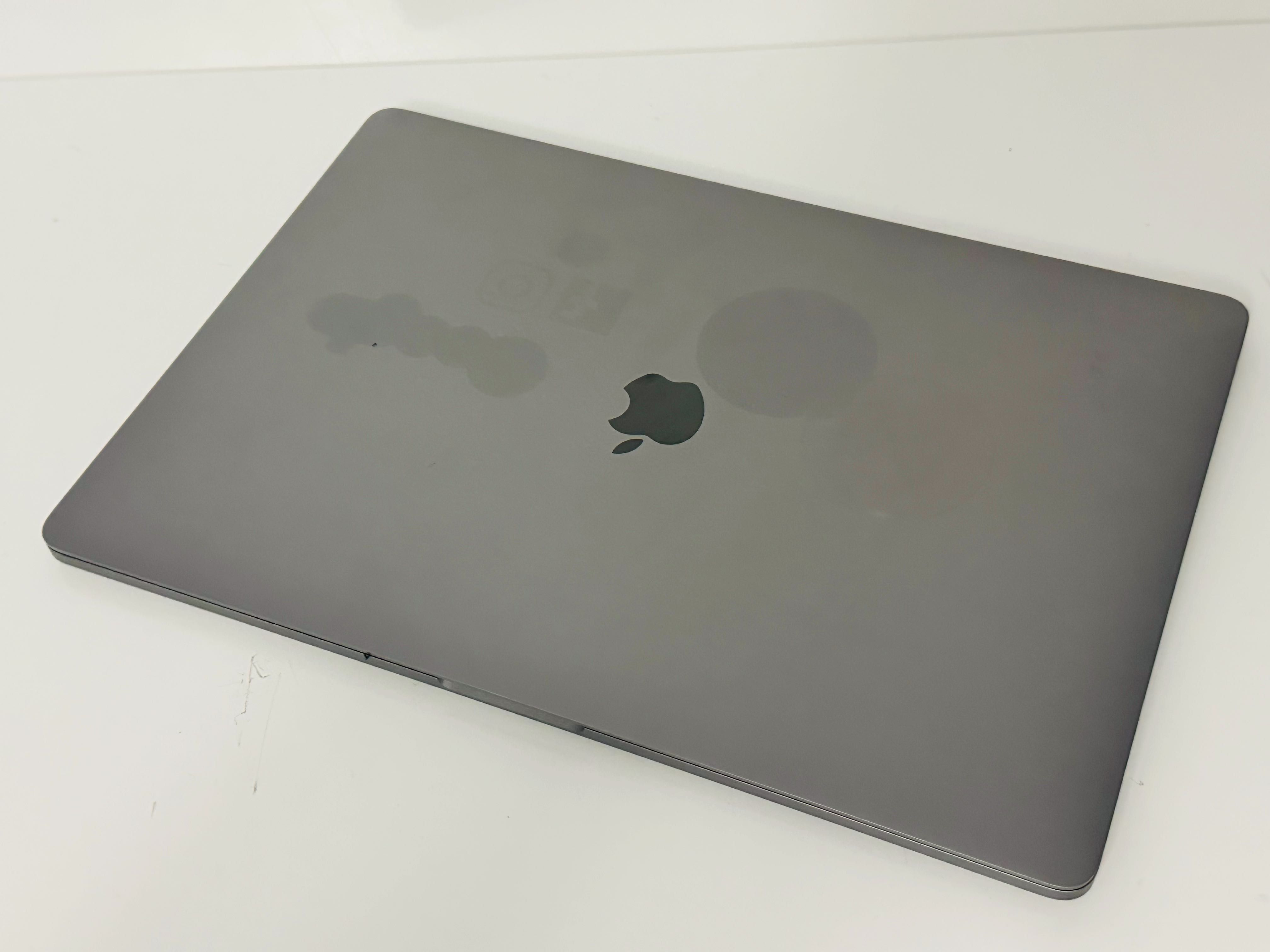 Apple MacBook Pro 15 2017 i7 16GB RAM 256GB SSD Space Gray