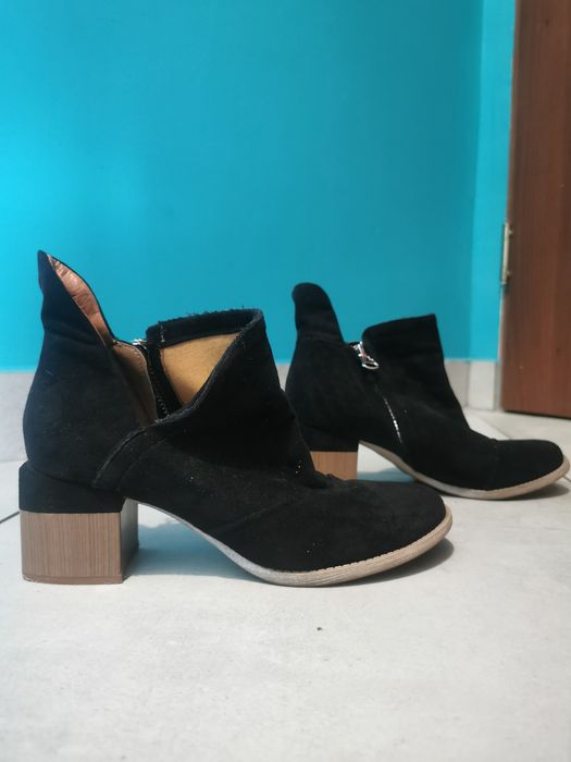 Botki zamszowe na słupku 39r