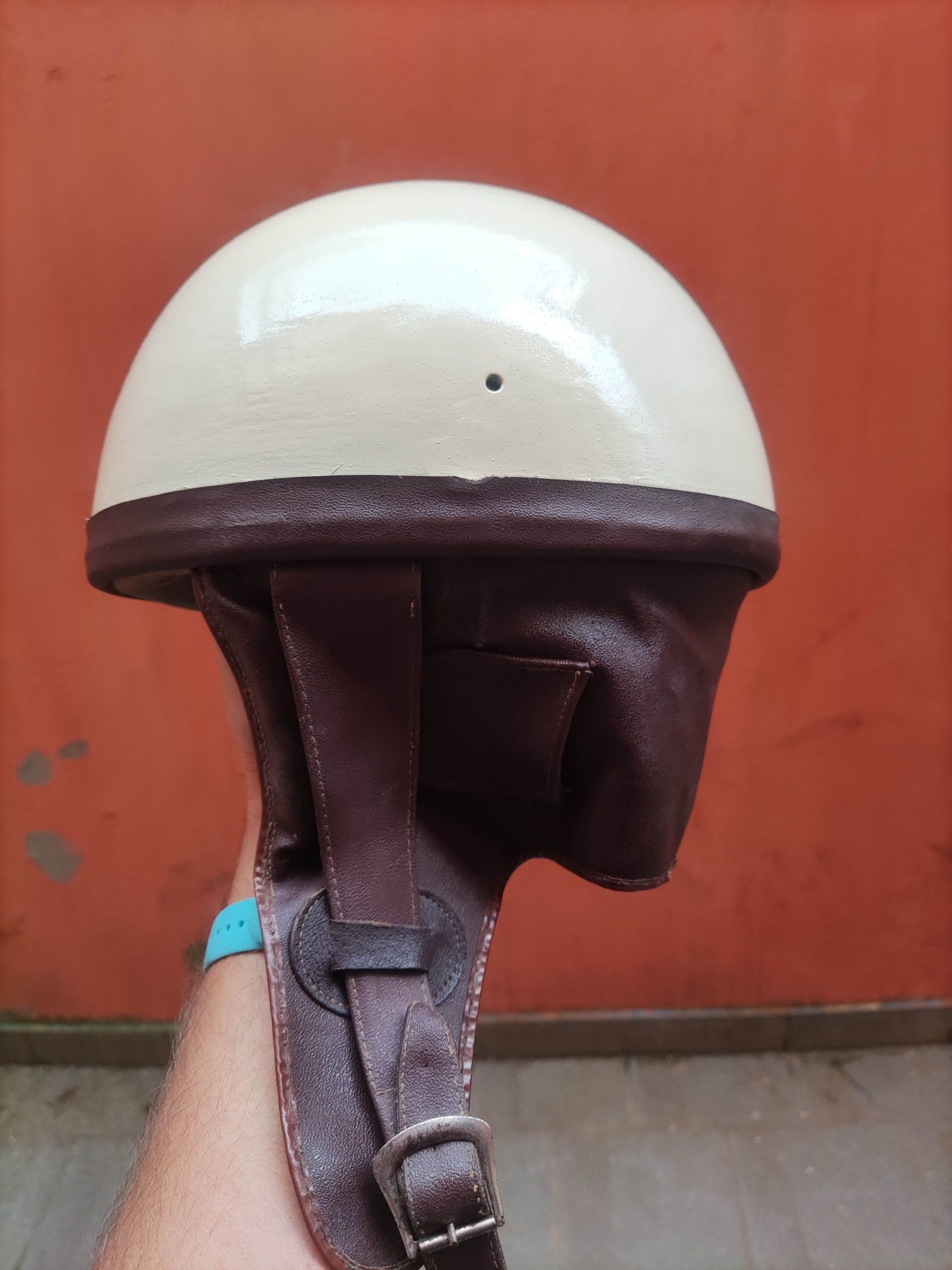 Kask Orzeszek z epoki PRL-u