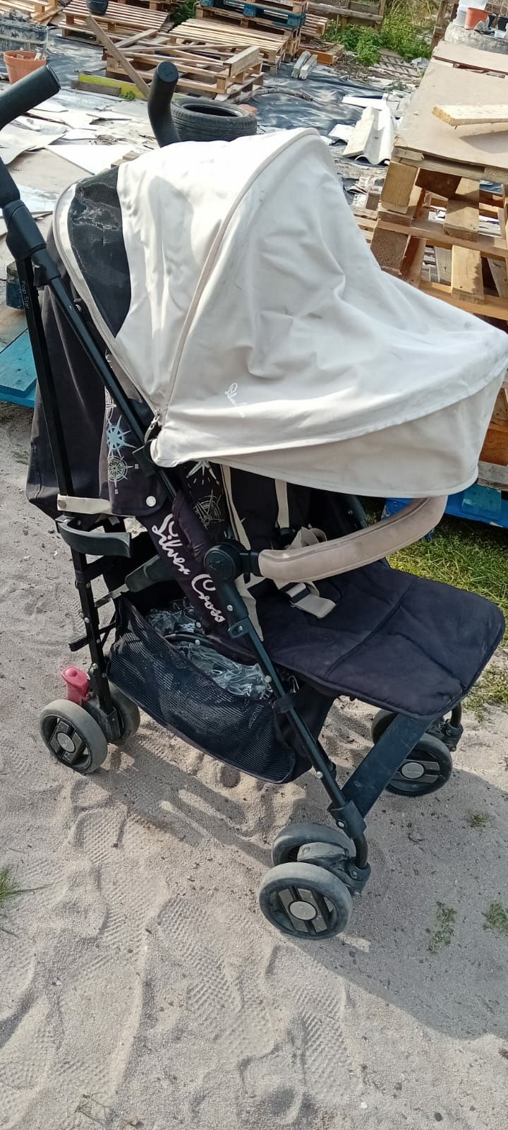 Carrinho de bebé - Silver Cross e Chicco