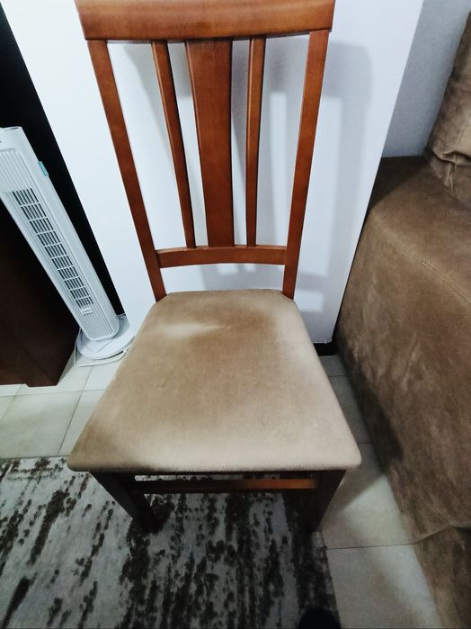 Vendo mesa em cerejeira e 4 cadeiras