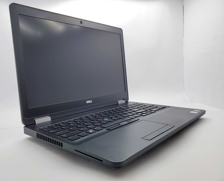 Dell Latitude E5570 i7-6820HQ 8/256 GB R7 M370 HDMI VGA WiFi+BT (3787)