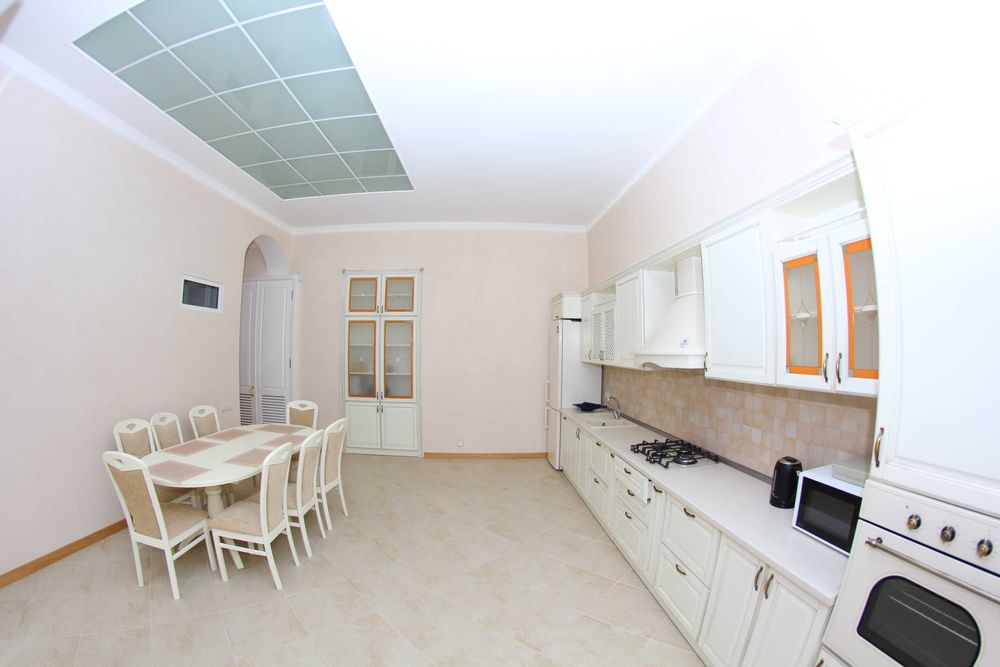 Дворівнева квартира в центрі Одеси