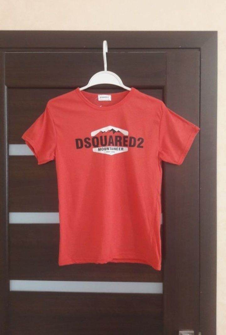 Яркая футболка Dsquared